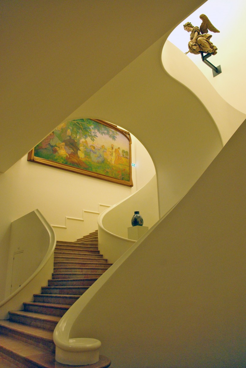 Le grand escalier du musée, photo par French Moments