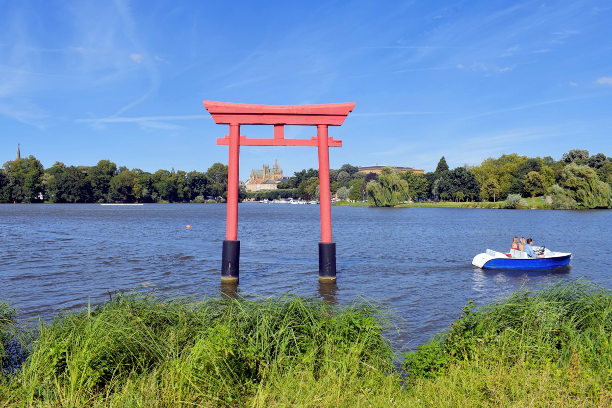 Plan d'eau du Saulcy et le torii © French Moments