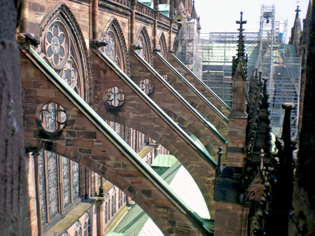 Arcs-boutants cathédrale de Strasbourg © French Moments