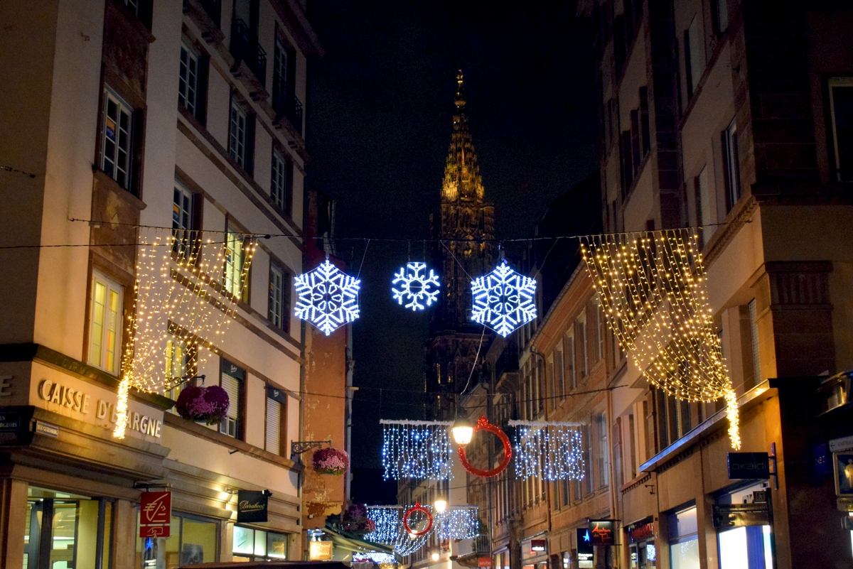 La rue Gutenberg illuminée pour Noël © French Moments