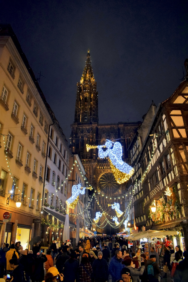 La rue Mercière conduisant à la cathédrale de Strasbourg © French Moments