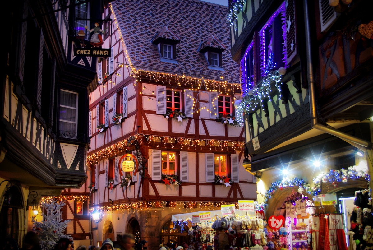 La rue des Marchands de Colmar à Noël © French Moments