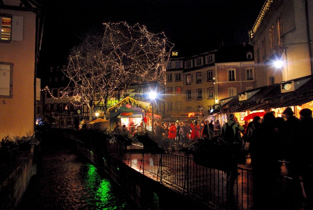 Au marché de Noël de Colmar, place de l'Ancienne Douane © French Moments