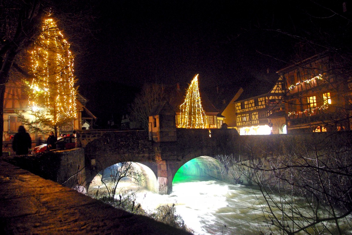 Le pont fortifié et la Weiss à Kaysersberg © French Moments
