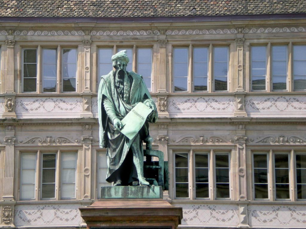 Découvrir la place Gutenberg à Strasbourg Mon Grand Est
