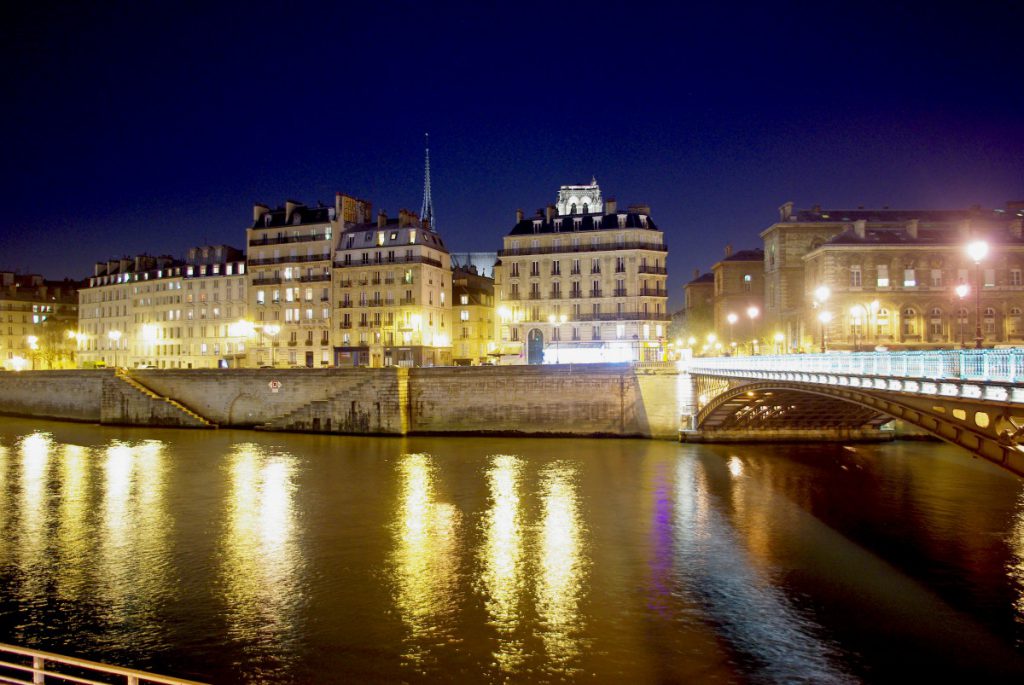 Quai De L Hotel De Ville Paris By Night © French Moments Mon Grand Est