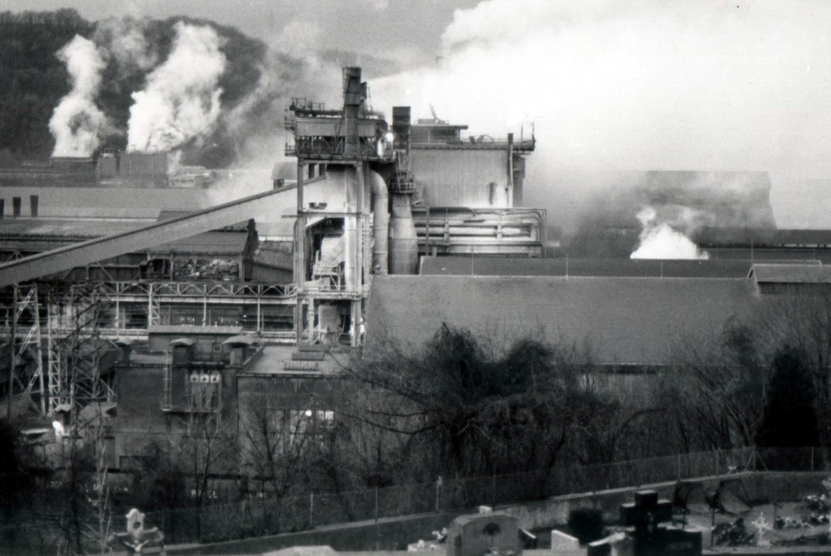 Lorraine industrielle - L'usine de Réhon en activité (avant sa destruction) © Bruno Barbaresi - licence [CC BY-SA 3.0] from Wikimedia Commons