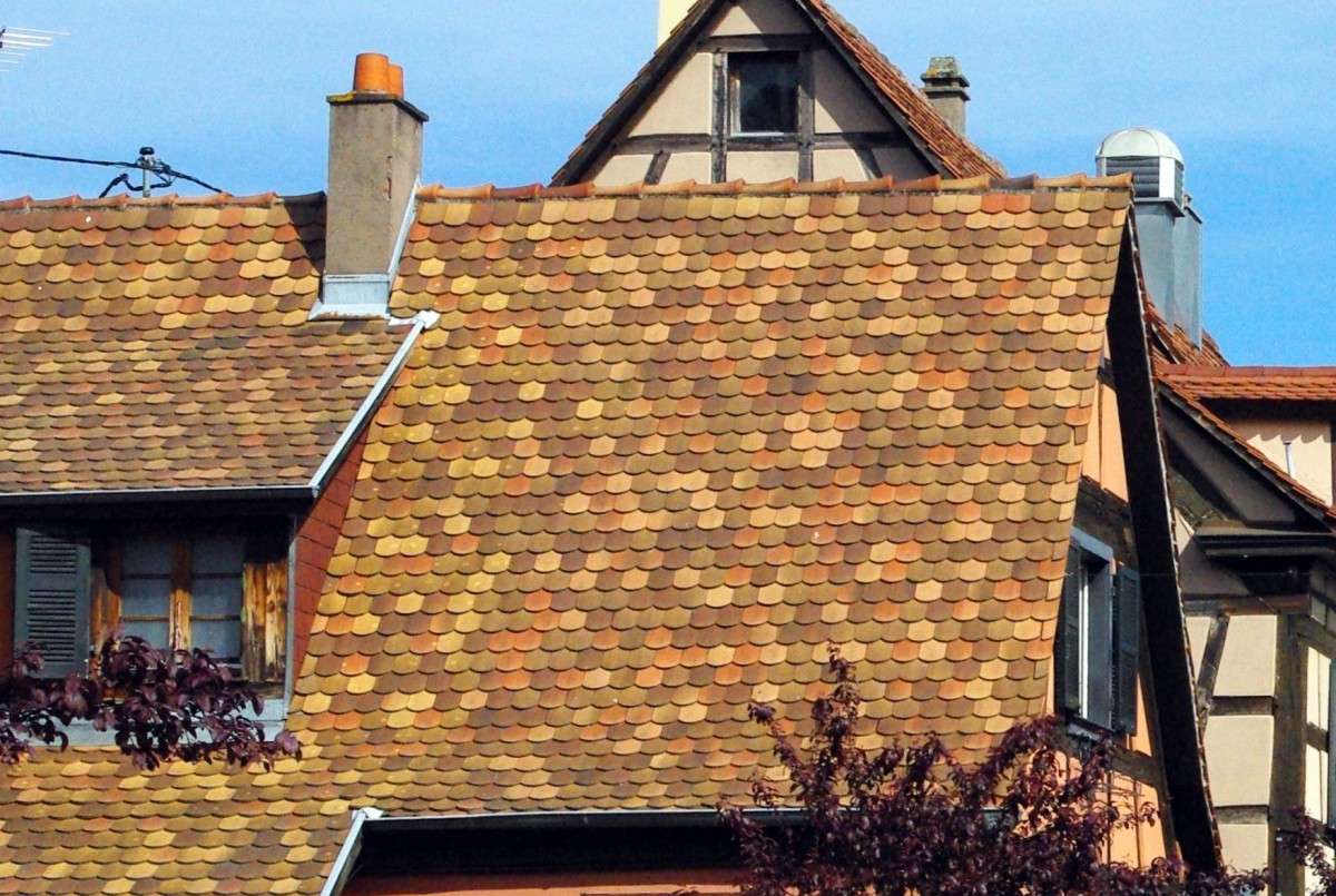 Détail de la toiture d'une maison à Dambach-la-Ville © French Moments