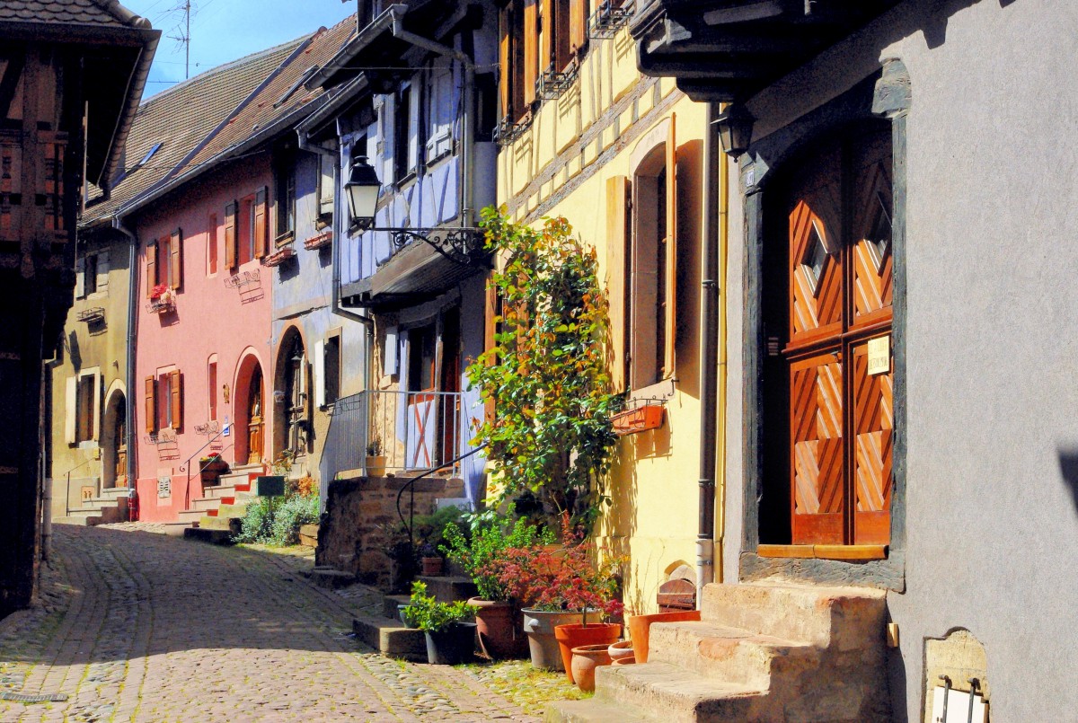 Rue du rempart à Eguisheim © French Moments