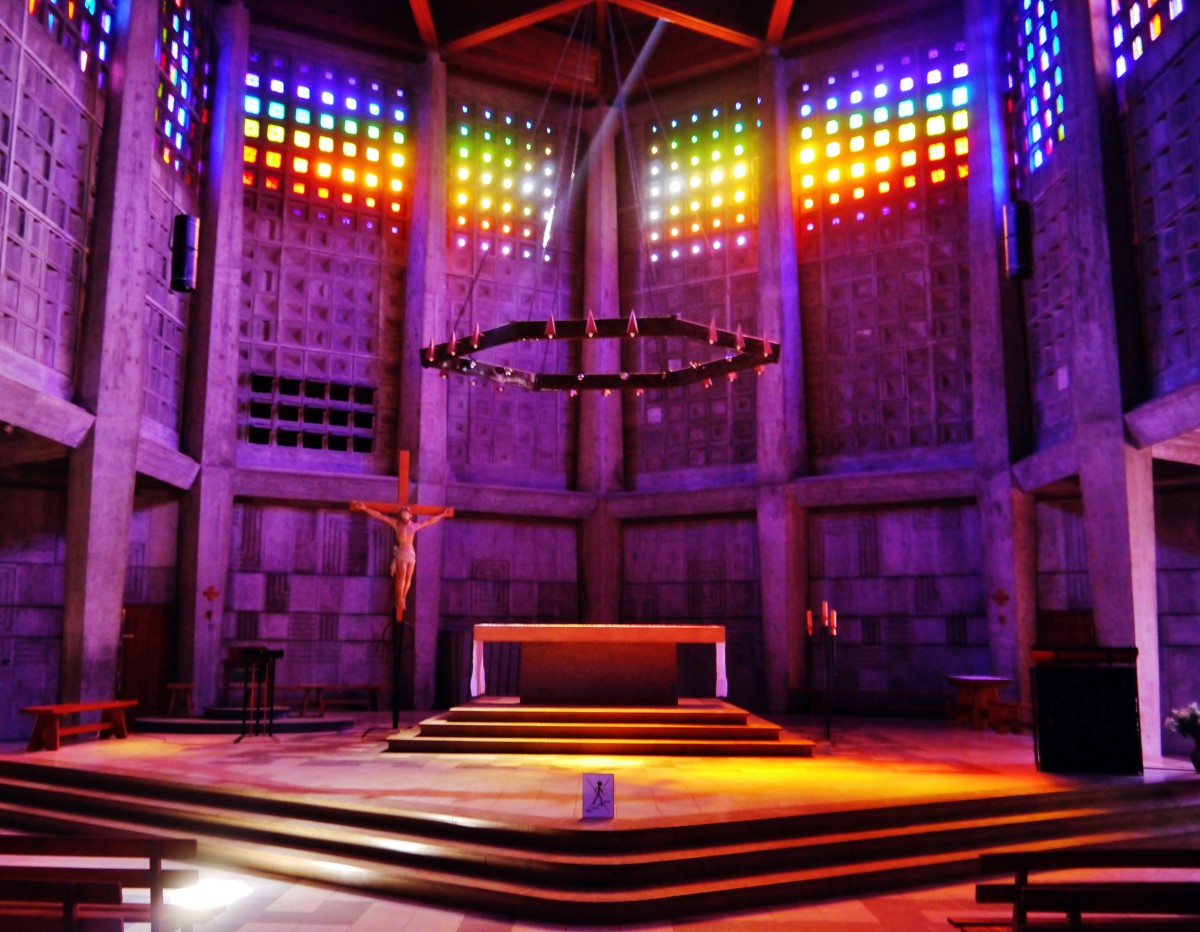 L'intérieur de l'église Saint-Remy Baccarat © Zairon - licence [CC BY-SA 4.0] from Wikimedia Commons copy