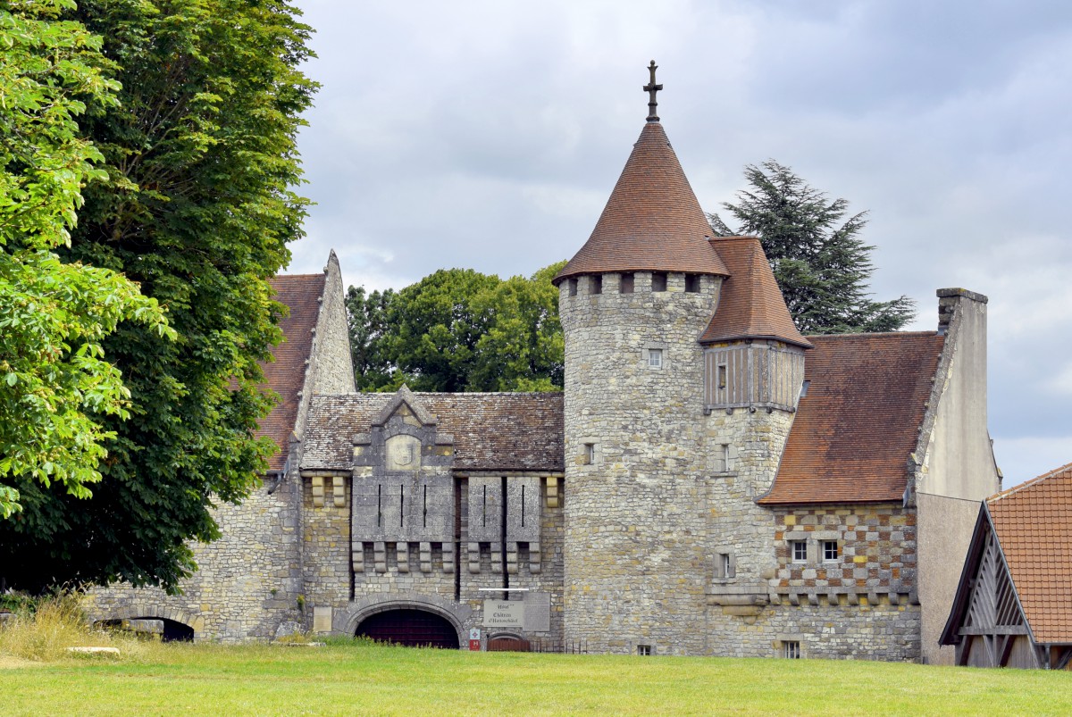 Le château de Hattonchâtel vu du village © French Moments