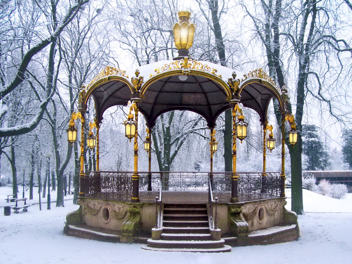 Le kiosque Mozart du Parc de la Pépinière en hiver © French Moments