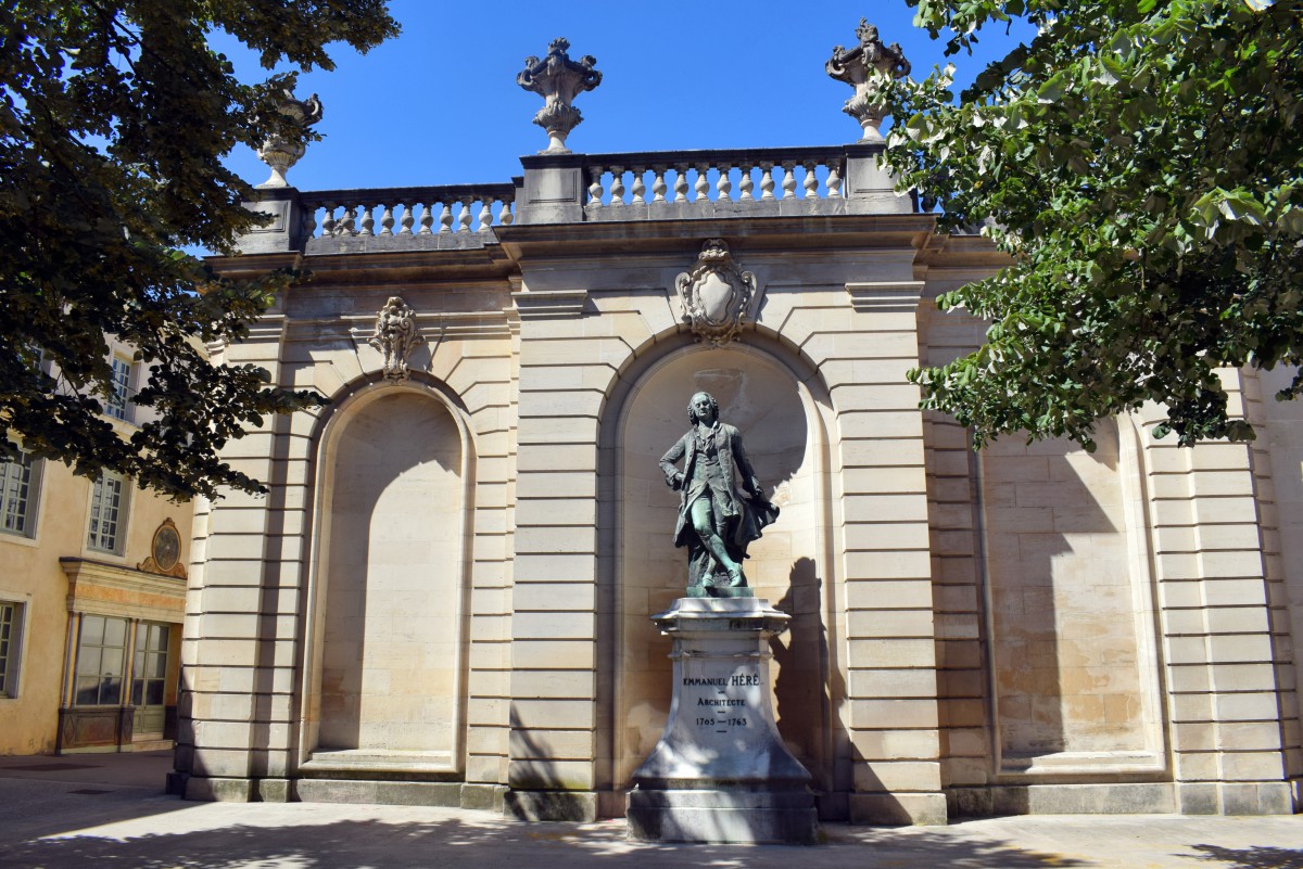 Statue d'Emmanuel Héré près de la Pépinière © French Moments