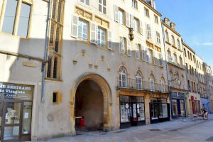 Hôtel de Heu, rue de la Fontaine © French Moments