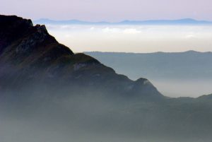 La Dent du Chat et le Massif Central à l'arrière plan (le Mont Mézenc) © French Moments