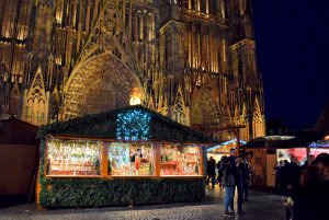Le marché de Noël de la place de la Cathédrale à Strasbourg © French Moments