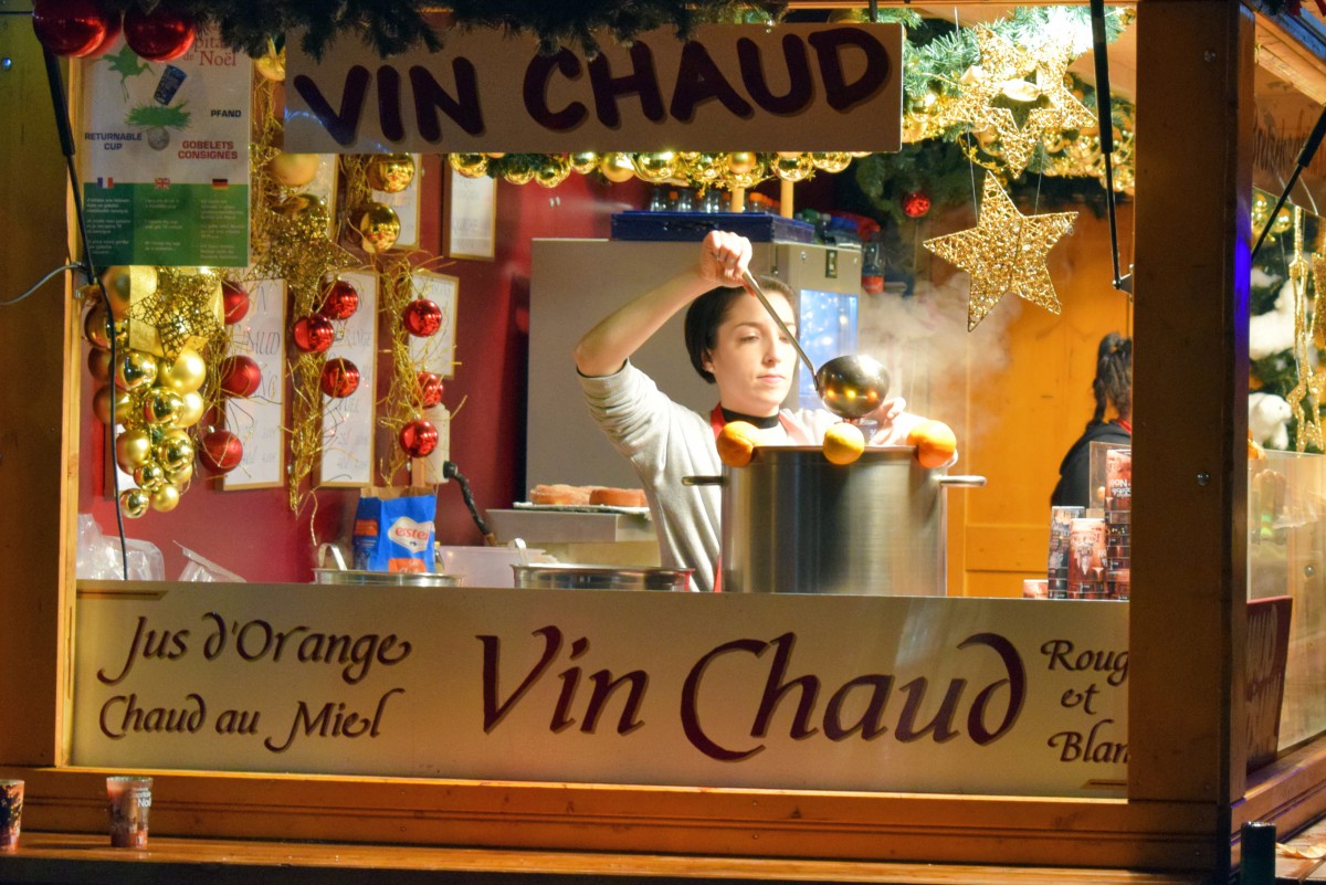 Vin chaud à la Petite-France de Strasbourg © French Moments