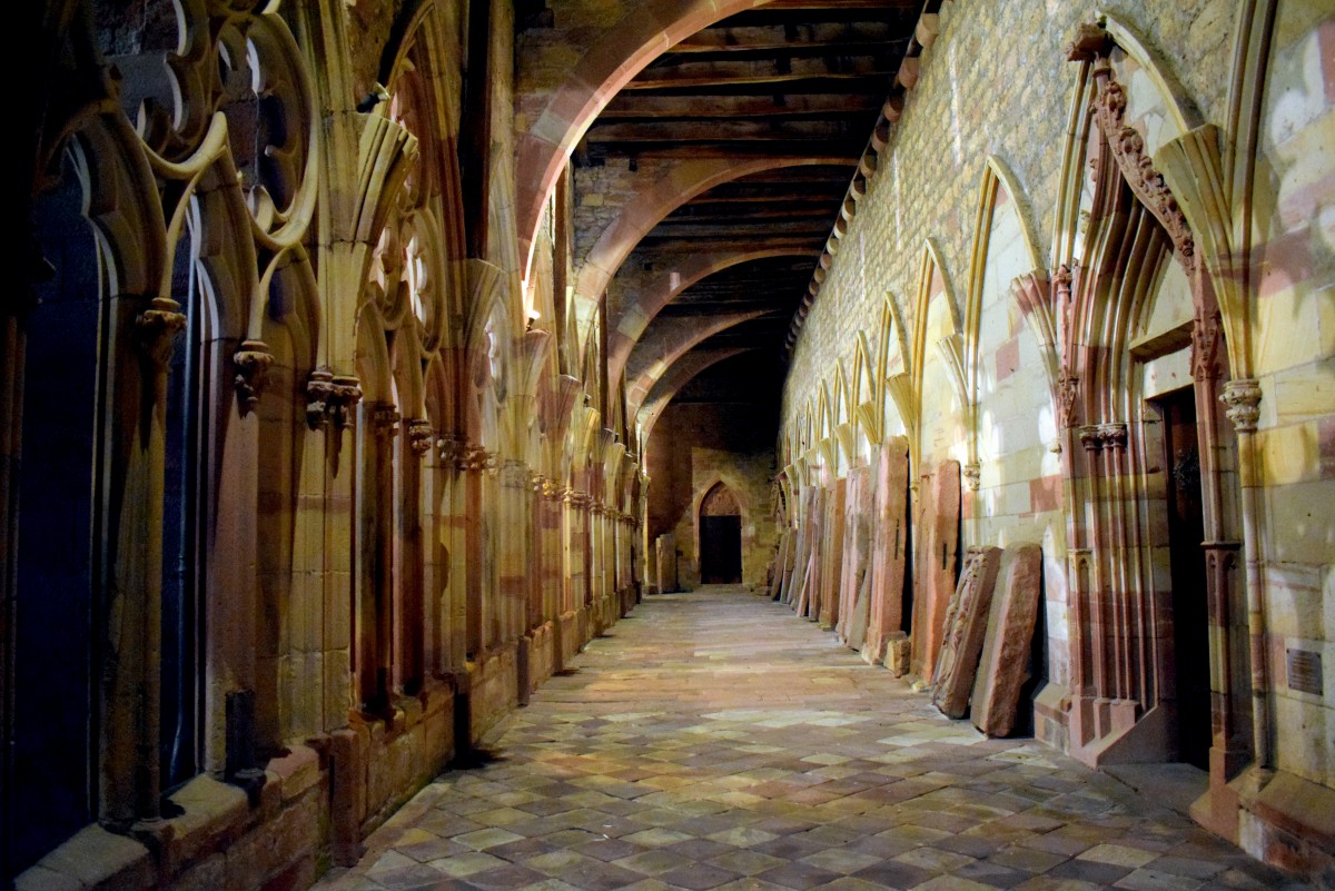 Le cloître de l'abbaye de Wissembourg © French Moments