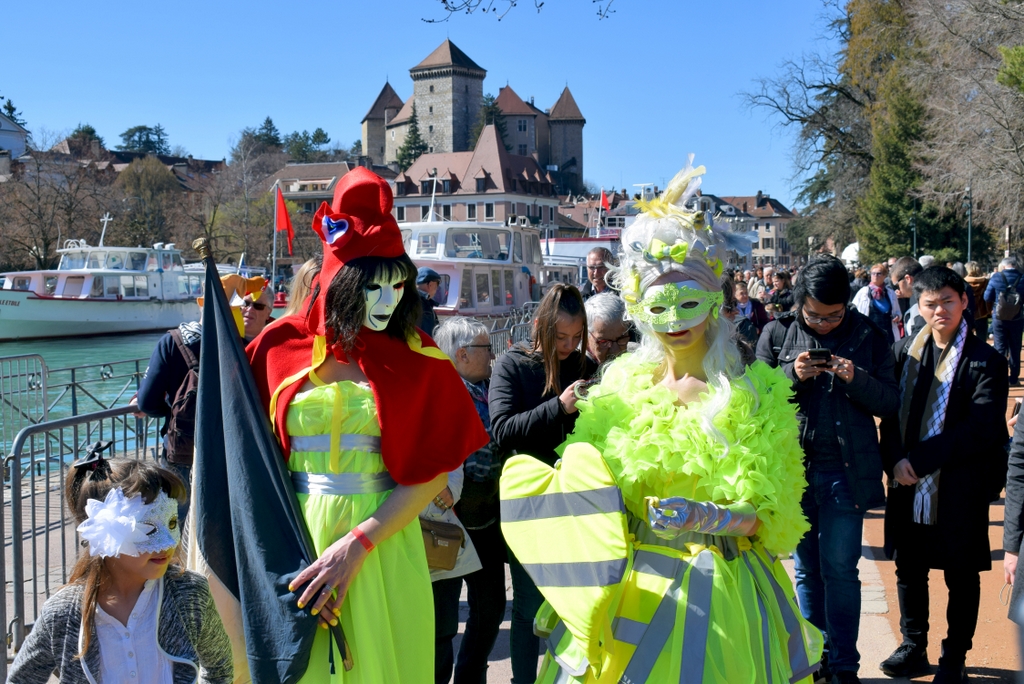 Gilets Jaunes Carnaval Vénitien d'Annecy © French Moments