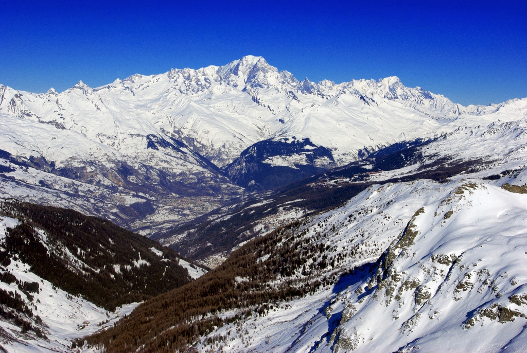 La vallée de la Tarentaise et le mont Blanc vus de la Roche de Mio © French Moments