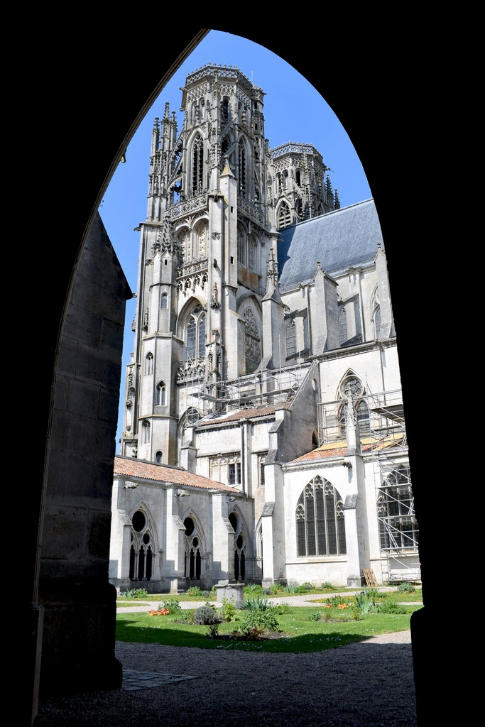 Cloître de la cathédrale de Toul © French Moments
