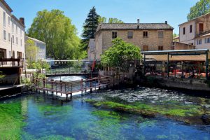 Fontaine de Vaucluse © French Moments