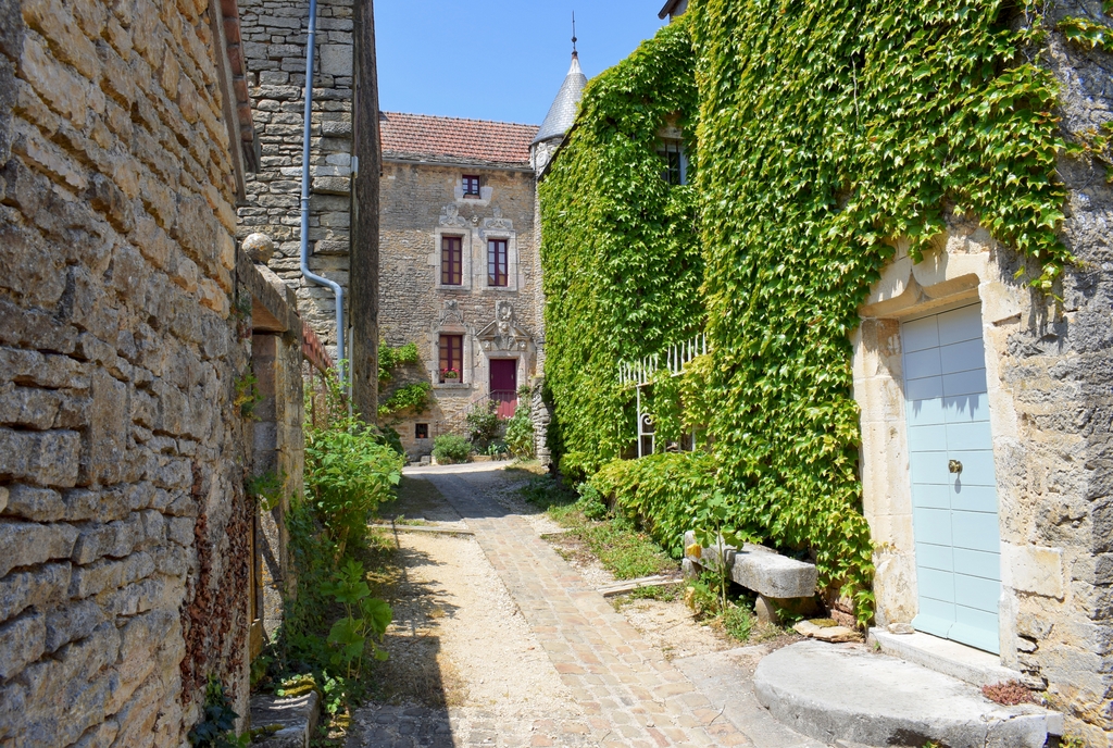 Châteauneuf-en-Auxois © French Moments