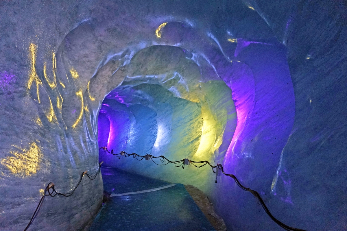 Grotte de la Mer de Glace © Tiia Monto - licence [CC BY-SA 3.0] from Wikimedia Commons