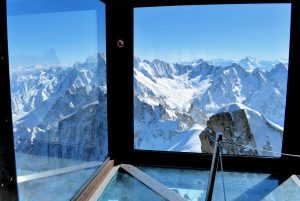 Le Pas dans le Vide à l'Aiguille du Midi © French Moments