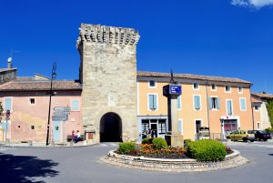 Pernes-les-Fontaines © French Moments