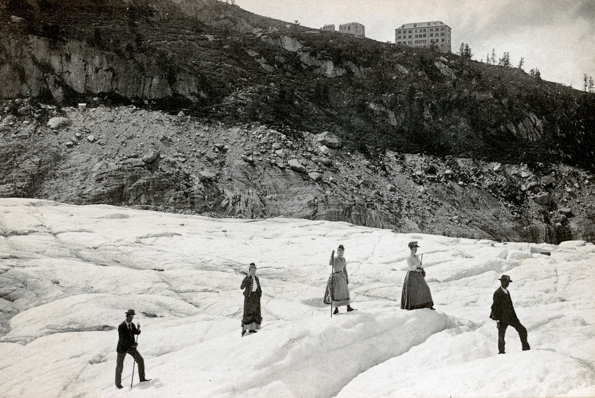 Touristes sur la Mer de Glace en 1900