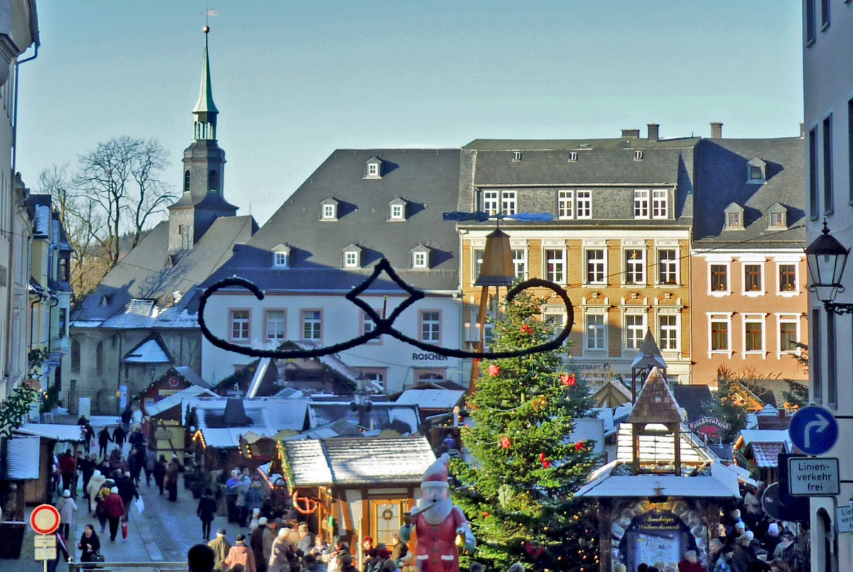 Au marché de Noël d'Annaberg (Allemagne) © SchiDD - licence [CC BY-SA 4.0] from Wikimedia Commons
