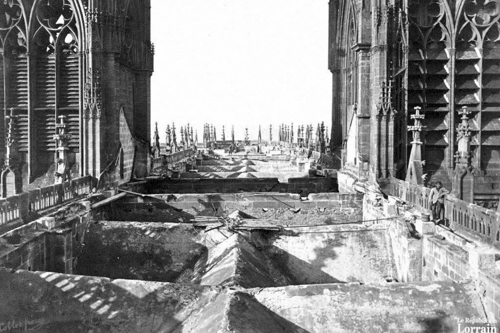 Le toit de la cathédrale de Metz en 1877 au lendemain de l'incendie