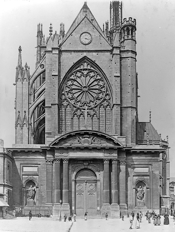 La façade occidentale et le portail classique de Blondel en 1877