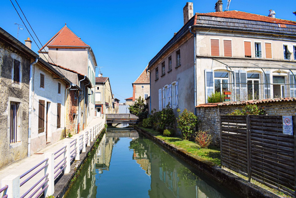 Petit canal à Vaucouleurs © French Moments