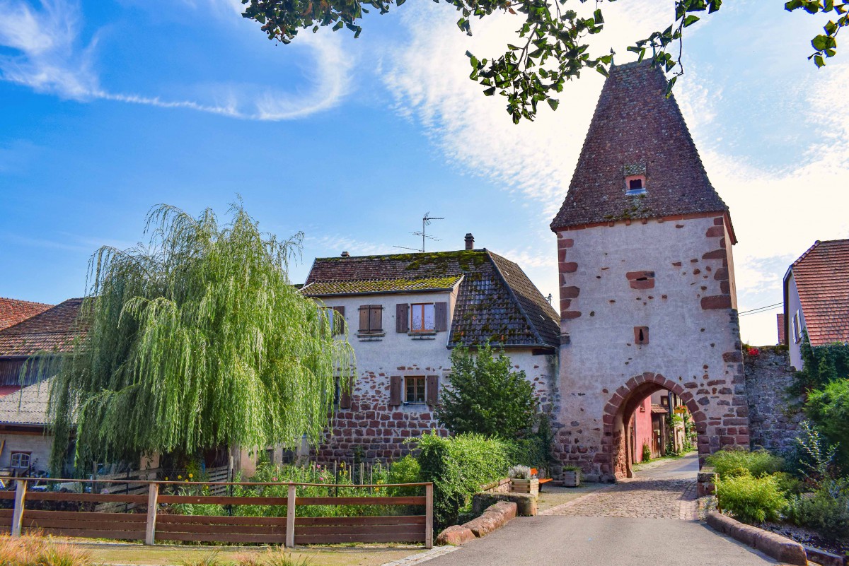 Itinéraire touristique d'Alsace - Porte fortifiée à Bœrsch © French Moments