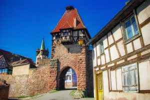Autour de Strasbourg - la porte des Sorcières à Châtenois © French Moments