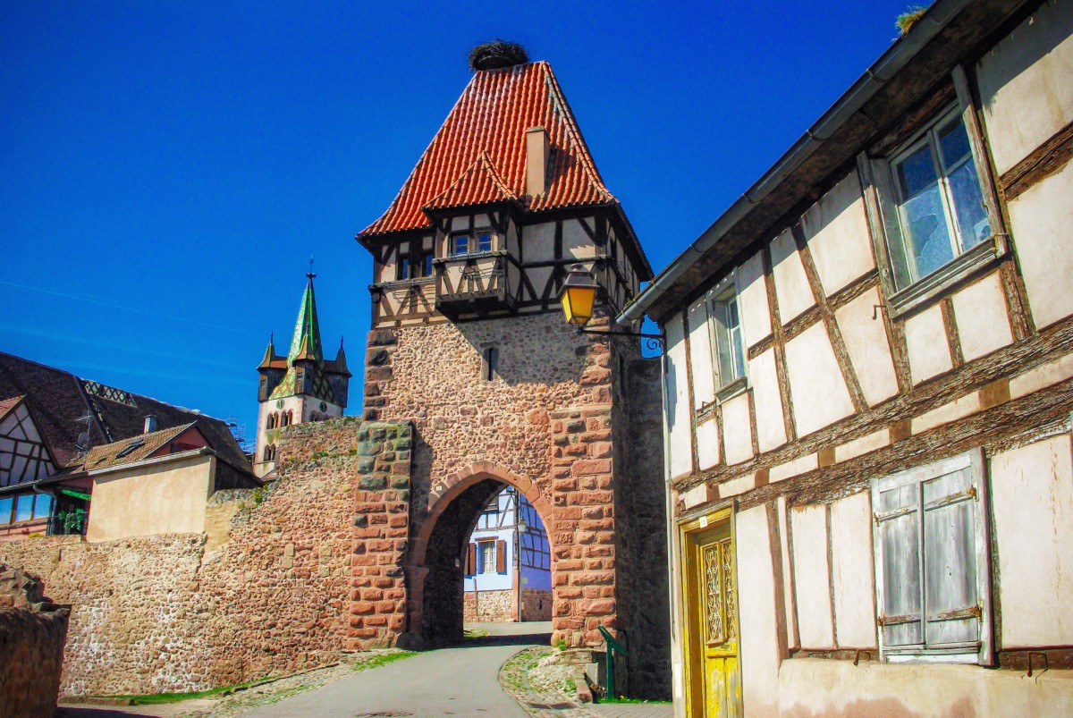 Itinéraire touristique d'Alsace - la porte des Sorcières à Châtenois © French Moments