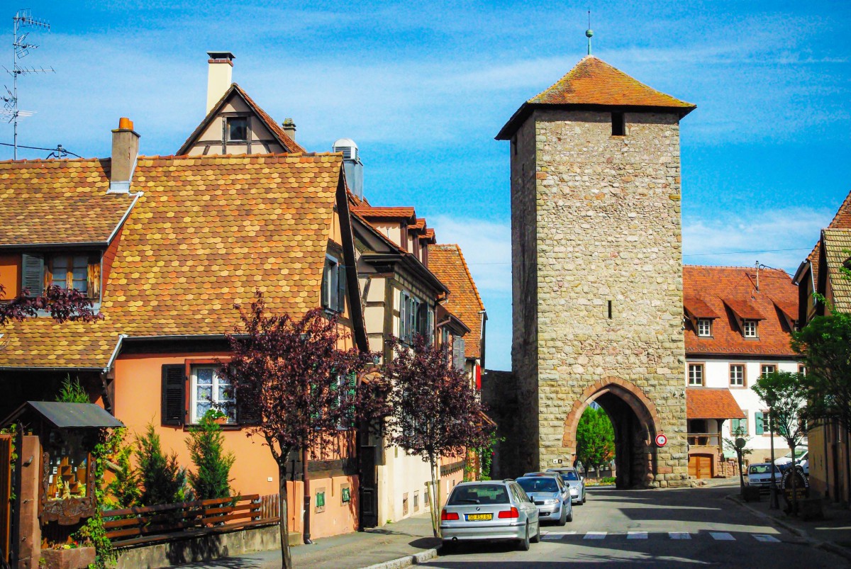 Porte fortifiée d'Ebersheim à Dambach-la-Ville © French Moments