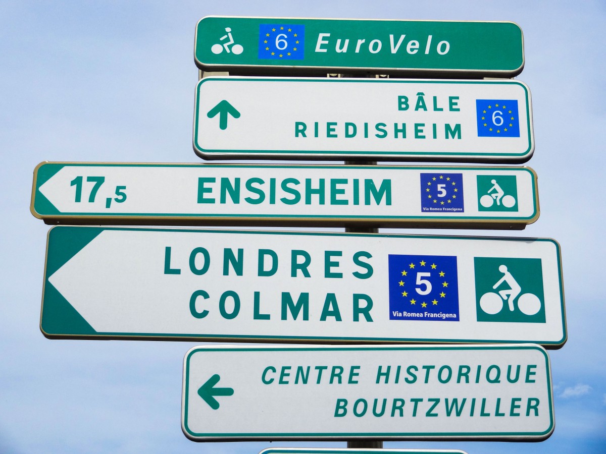 Panneau de l'EuroVelo 5 et 6 à Mulhouse © MlibFR - licence [CC BY-SA 4.0] from Wikimedia Commons