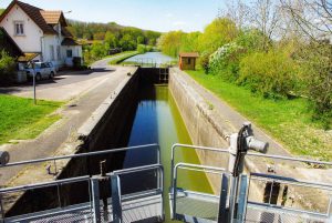 Ecluse sur le Canal du Rhône au Rhin © French Moments
