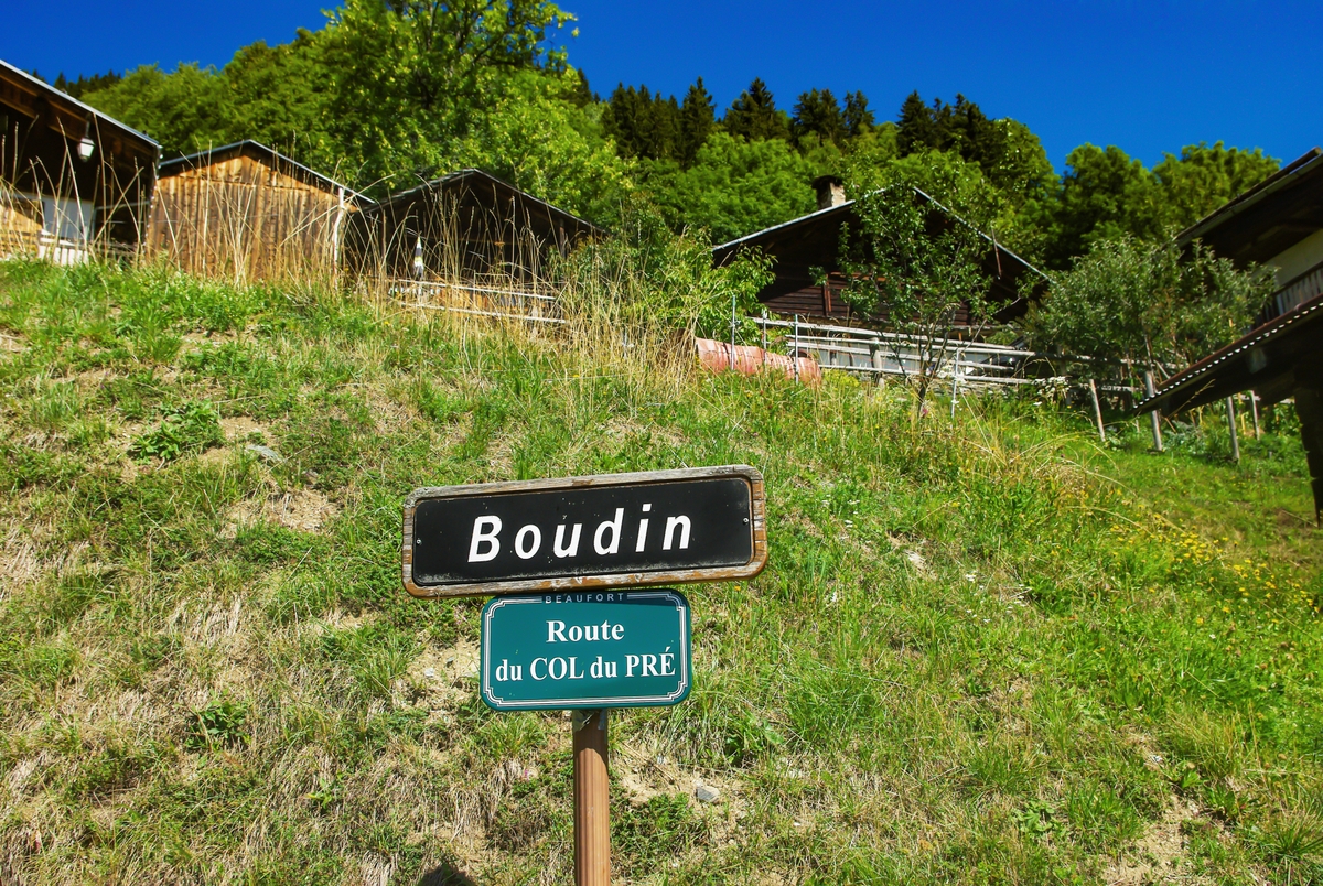 L'entrée du hameau de Boudin © French Moments