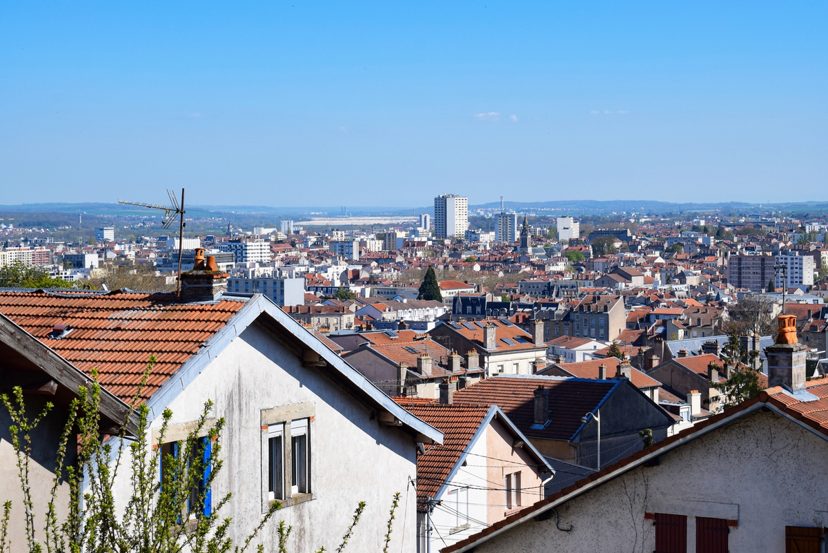 La vue depuis les escaliers de la Cure d'Air à Nancy © French Moments