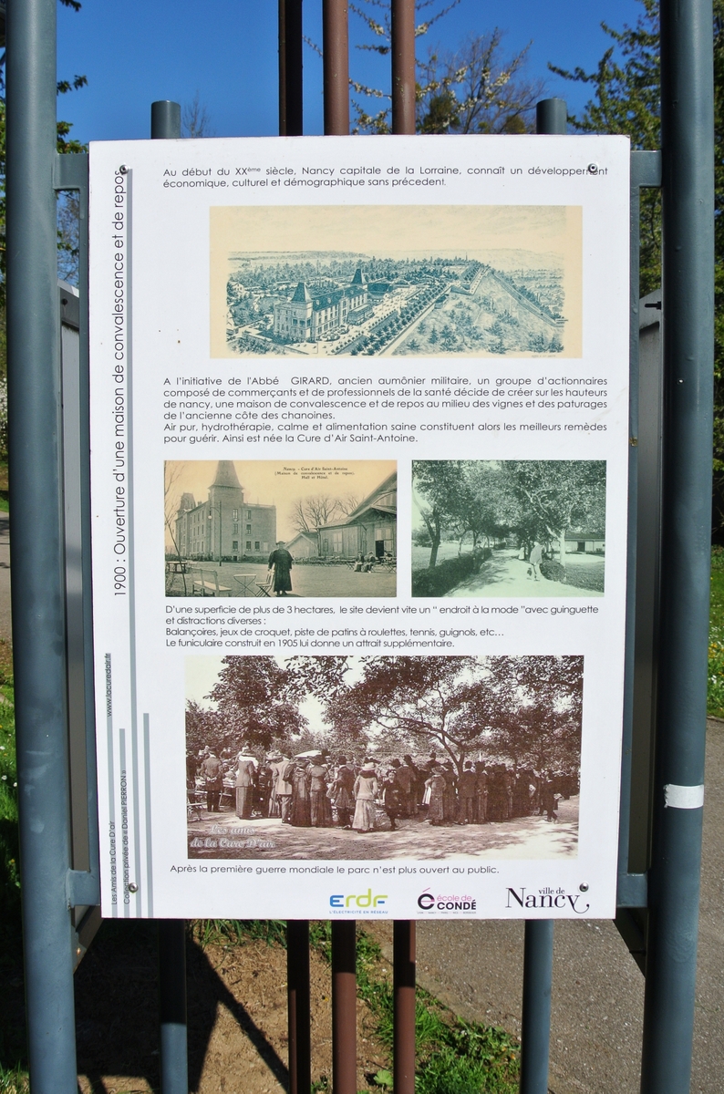 Panneau d'information à l'entrée du parc de la Cure d'Air (photo by French Moments)
