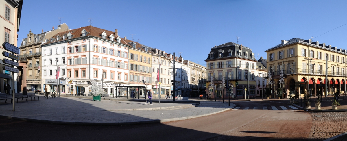 Découvrir Mulhouse : la place de la République © Taxiarchos228 - licence [CC BY-SA 3.0] from Wikimedia Commons