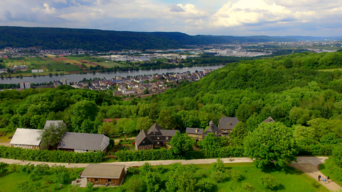 Vallée de la Moselle dans les environs de Konz ©Rhmaster - licence [CC0] from Wikimedia Commons