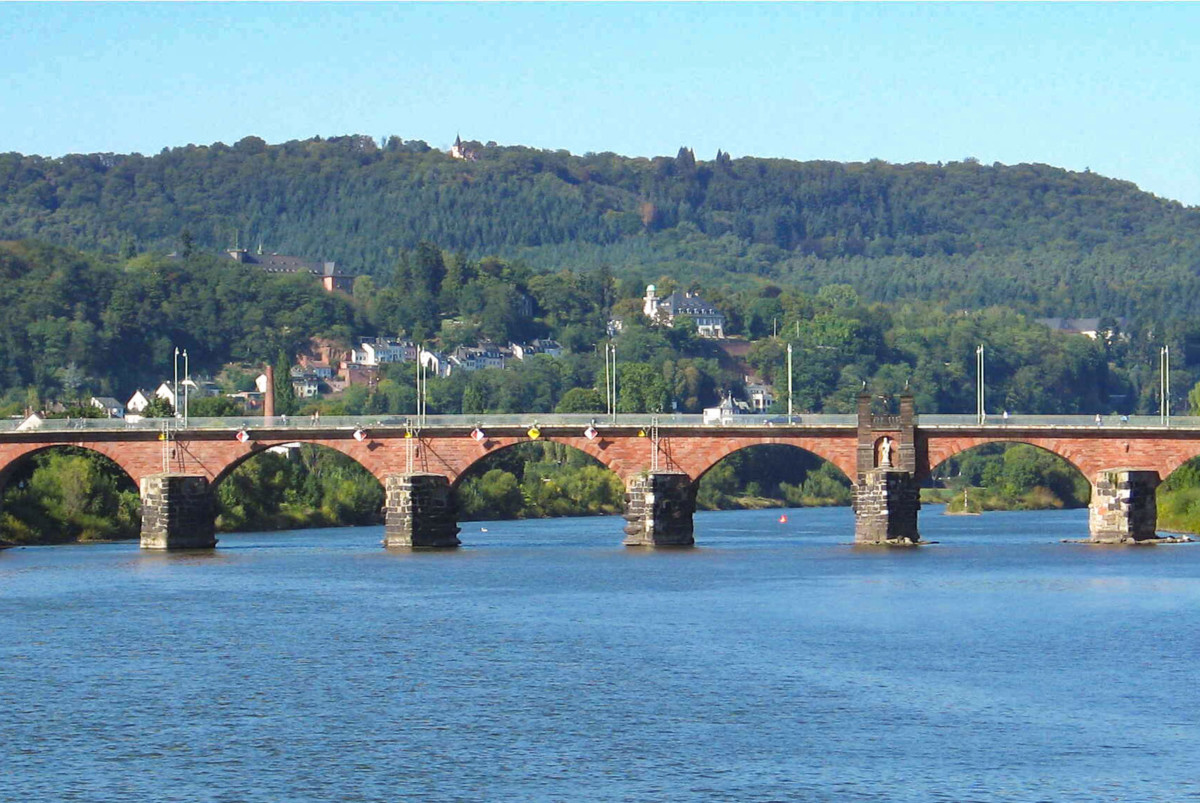 Trier Römerbrücke © Johnny Chicago - licence [CC BY-SA 3.0] from Wikimedia Commons