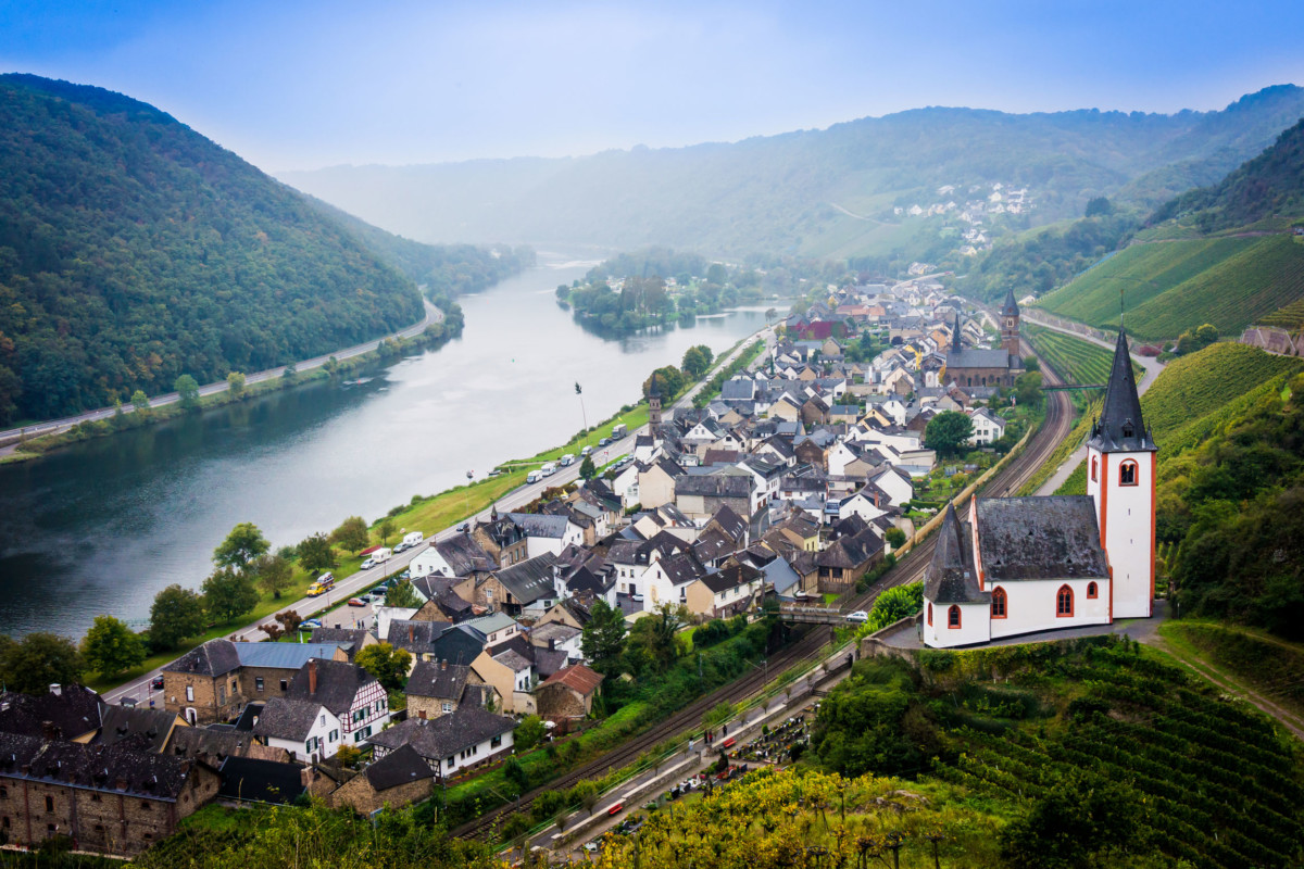 La vallée de la Moselle à Hatzenport © EwaStudio [Envato Elements]