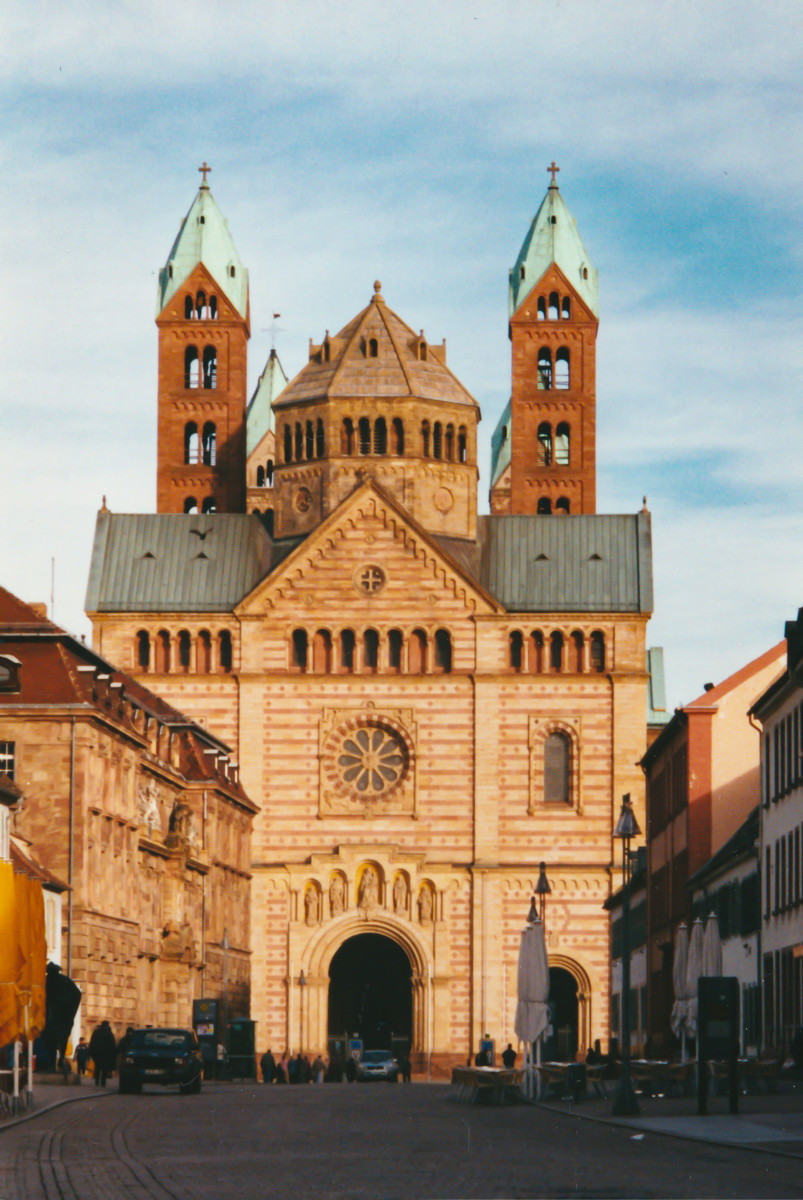 Vue de la façade occidentale de la cathédrale de Spire © French Moments