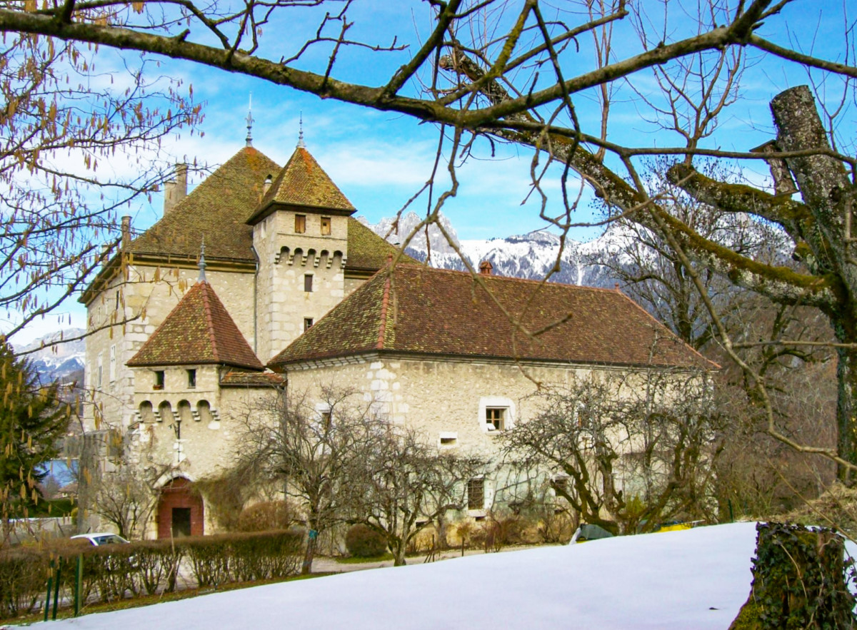 Le château D'Héré à Duingt [Wikimedia commons, Domaine public]